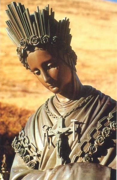 http://a6.idata.over-blog.com/391x600/0/21/41/34/r-pertoire-2/la-salette-1.jpg