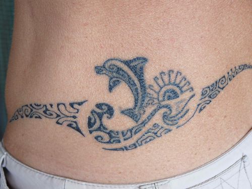 http://a6.idata.over-blog.com/500x375/1/20/05/58/Tatouages/tatouage-dauphin-polynesien-2.jpg